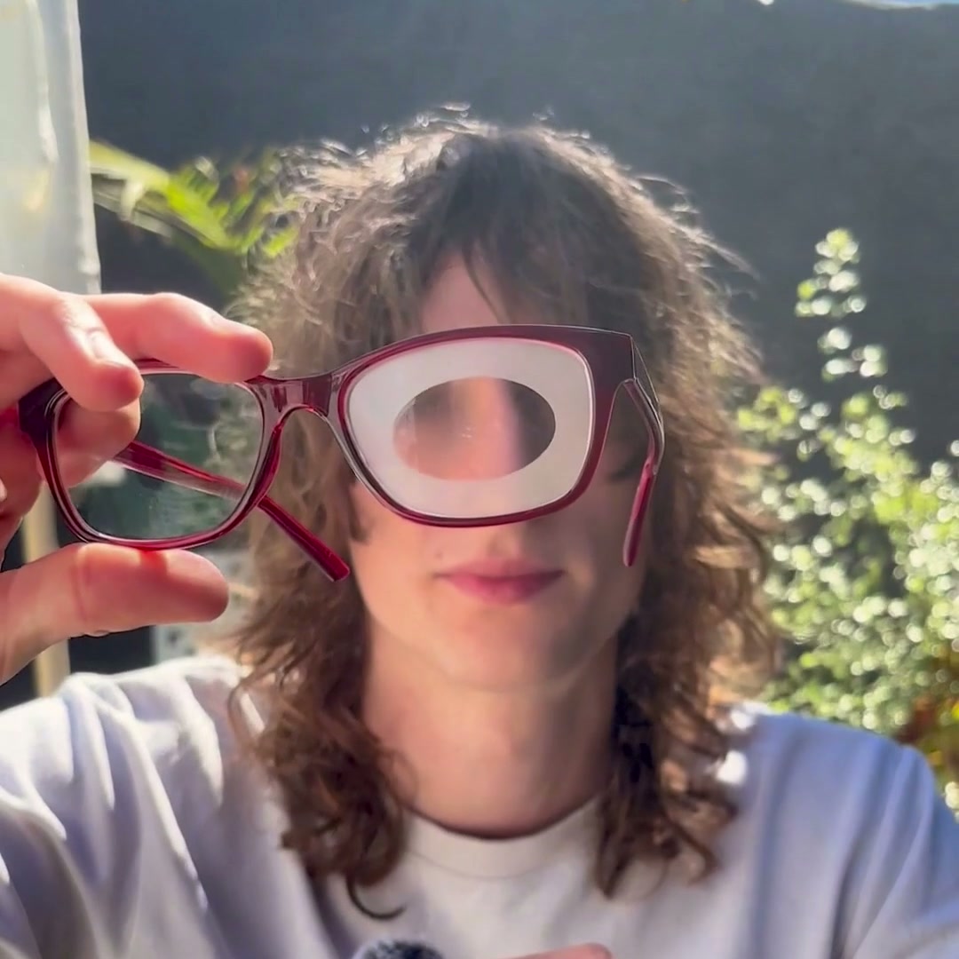 FOG OFF! patch test: glasses with one fogged lens and one clear lens with the anti-fog patch